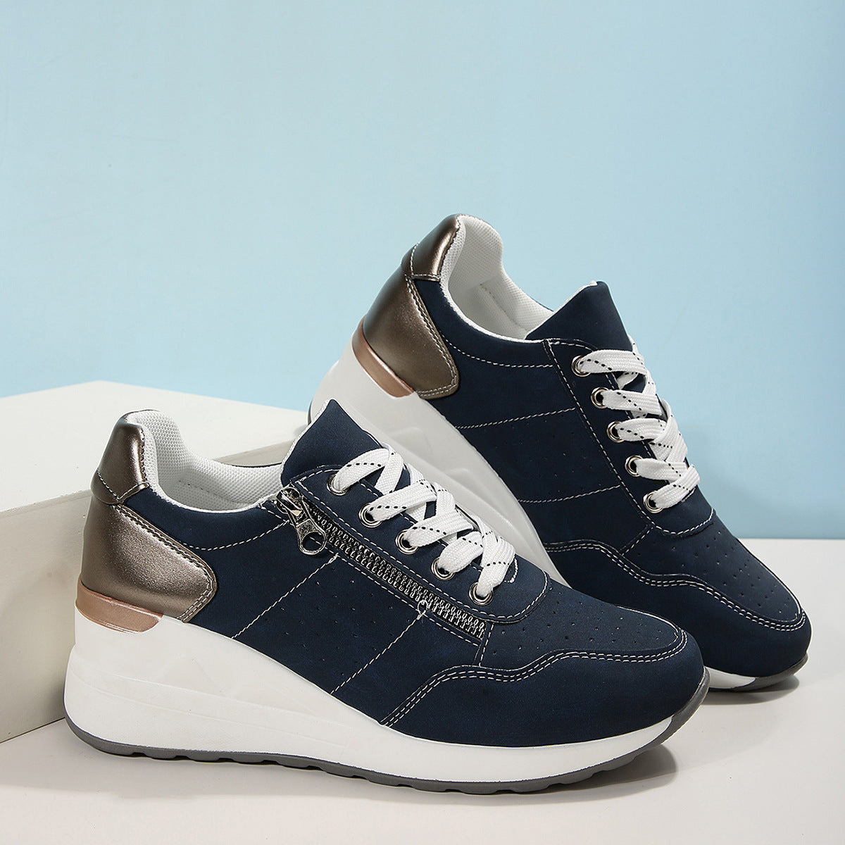 Lace-Up Sneakers with Roman Style
