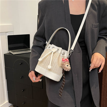 Large capacity bucket bag