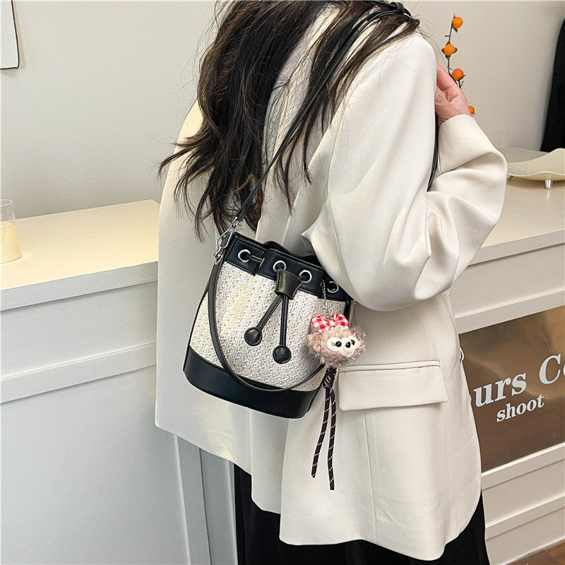 Large capacity bucket bag