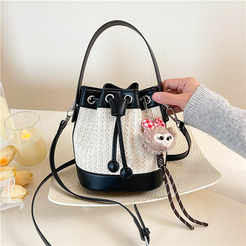 Large capacity bucket bag