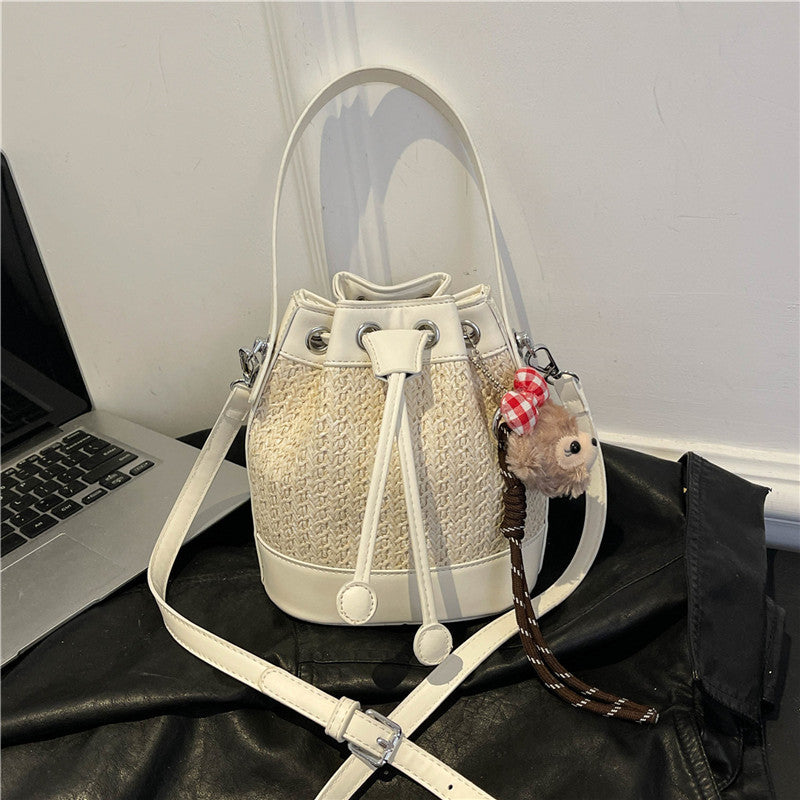 Large capacity bucket bag