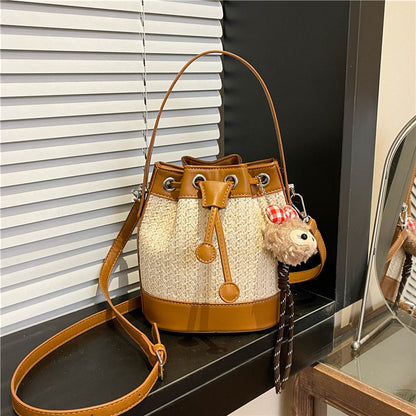 Large capacity bucket bag
