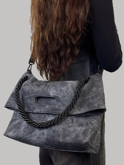 Large-capacity crossbody bag for commuting