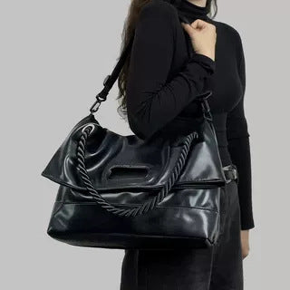 Large-capacity crossbody bag for commuting