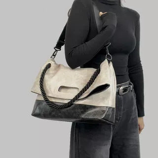 Large-capacity crossbody bag for commuting