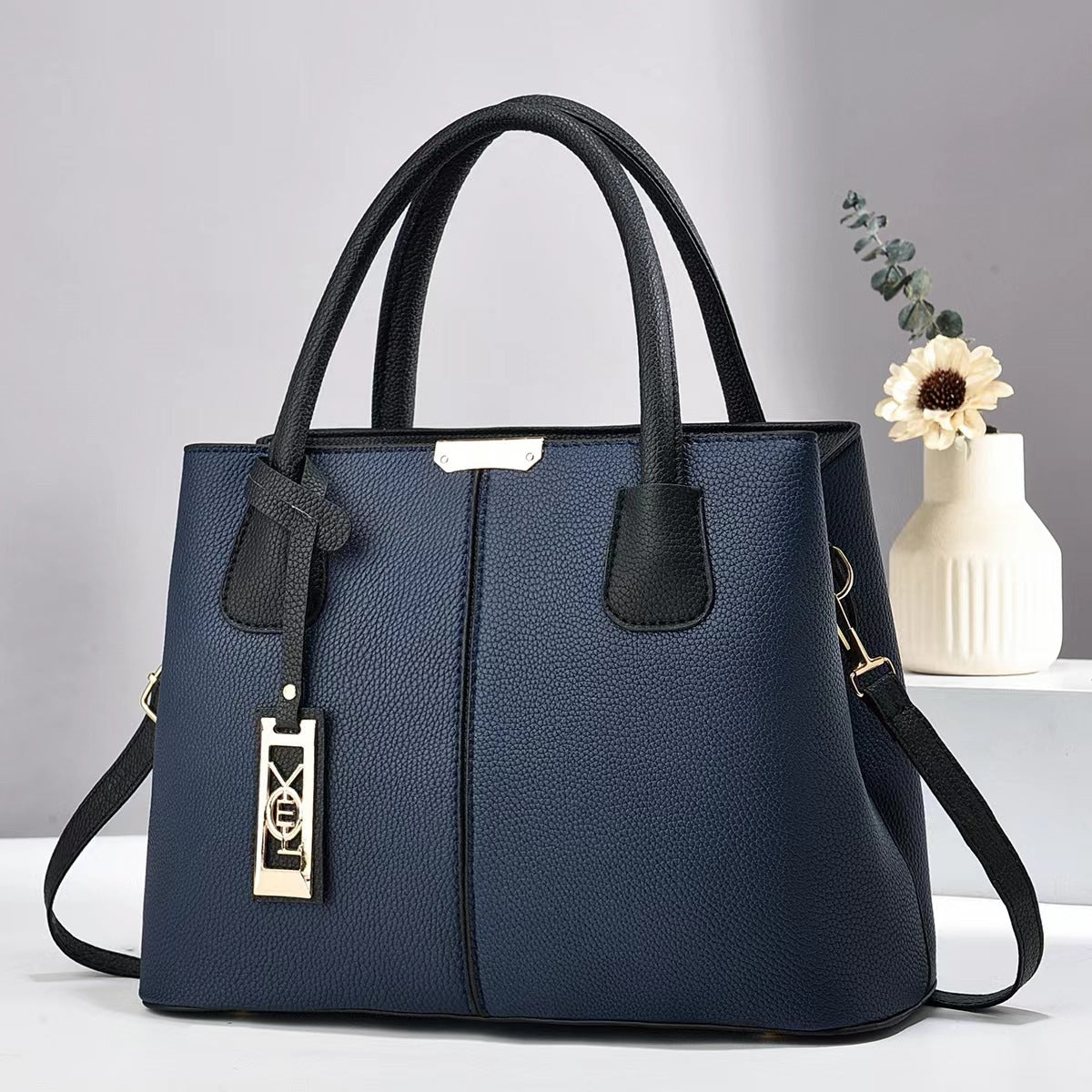 Large-capacity crossbody bag