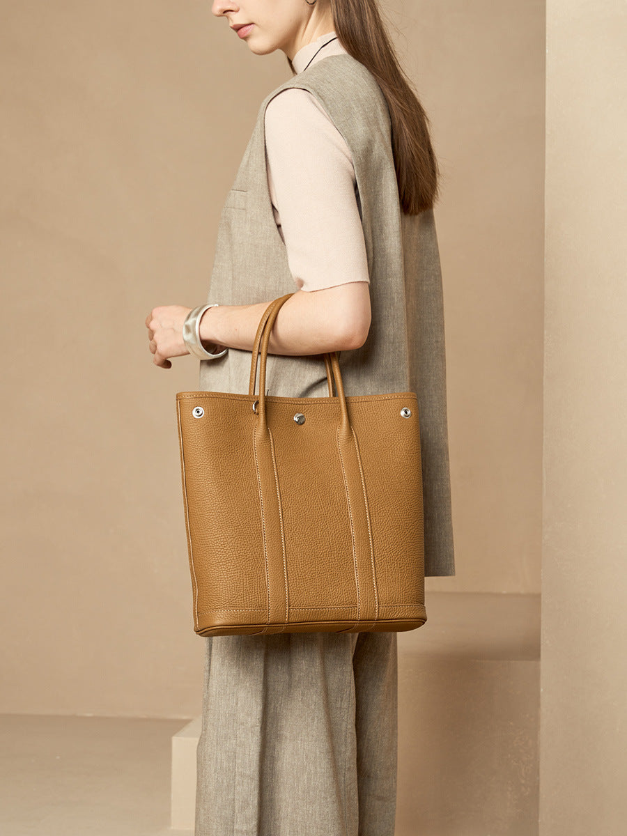 Large-capacity genuine leather handbag