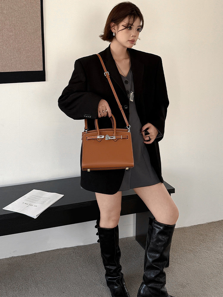 Large-capacity handbag