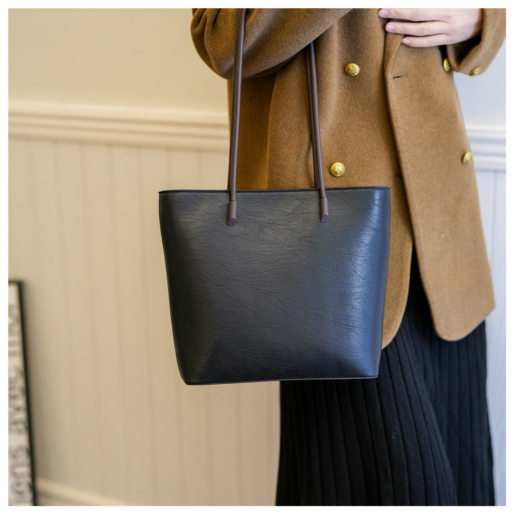 Large-capacity handbag