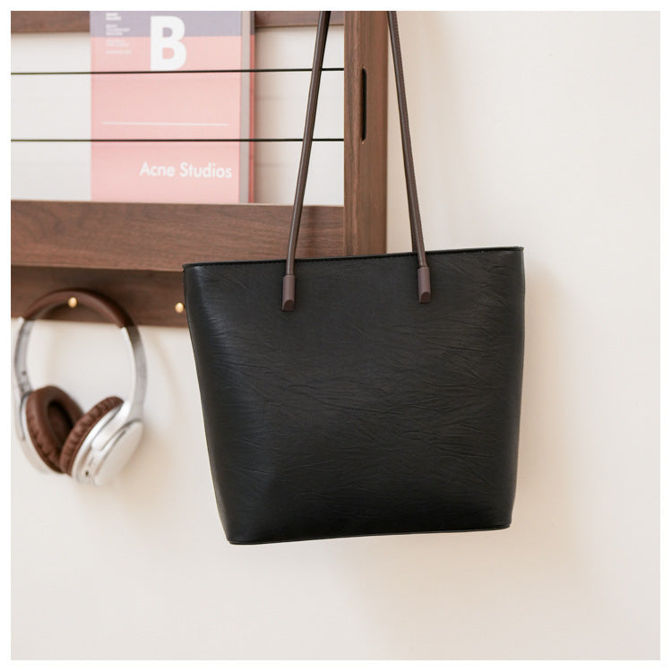 Large-capacity handbag