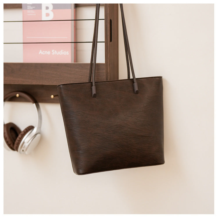 Large-capacity handbag