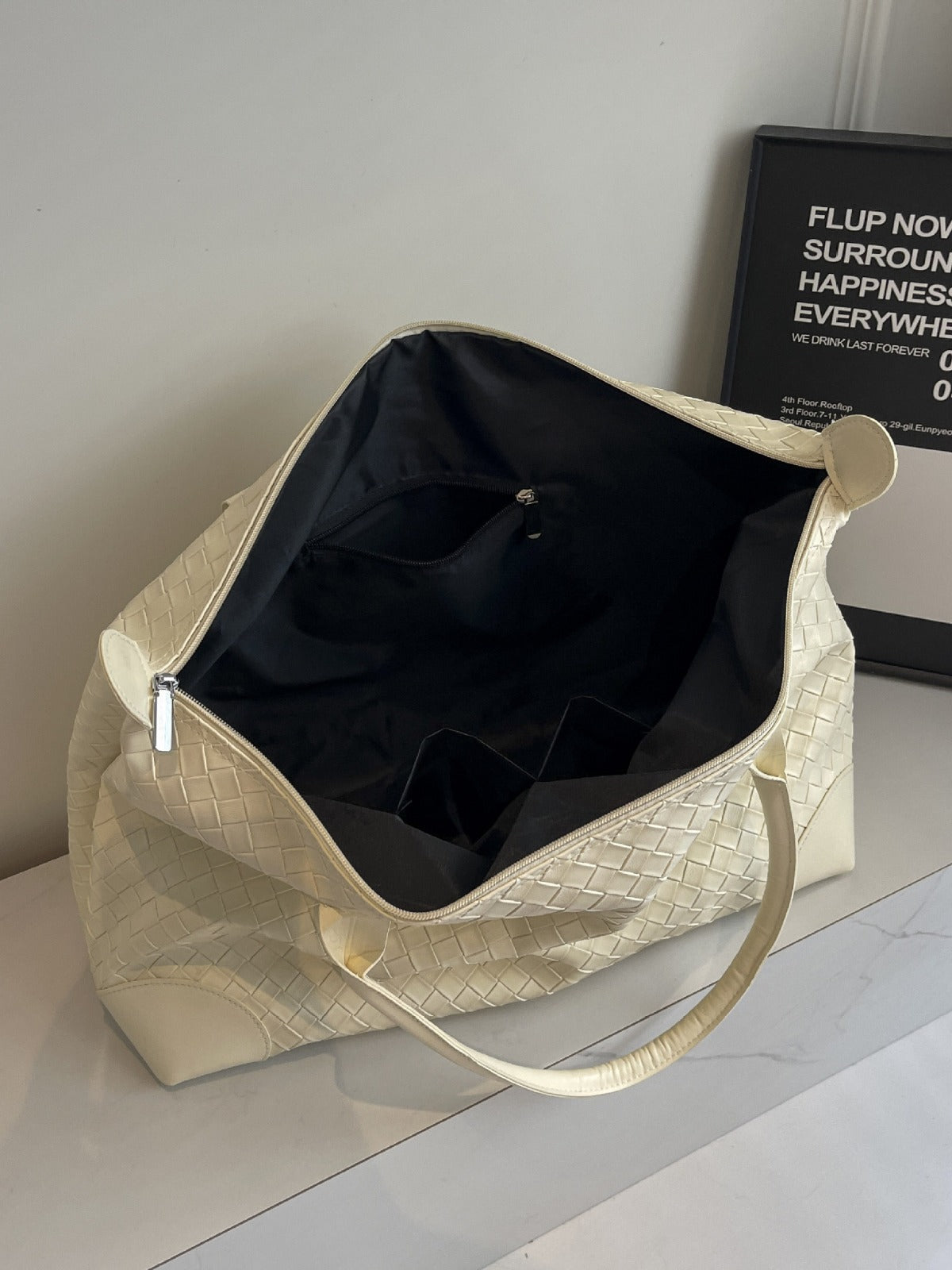 Large capacity high-end shoulder bag