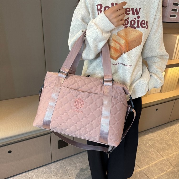 Large-capacity portable travel bag