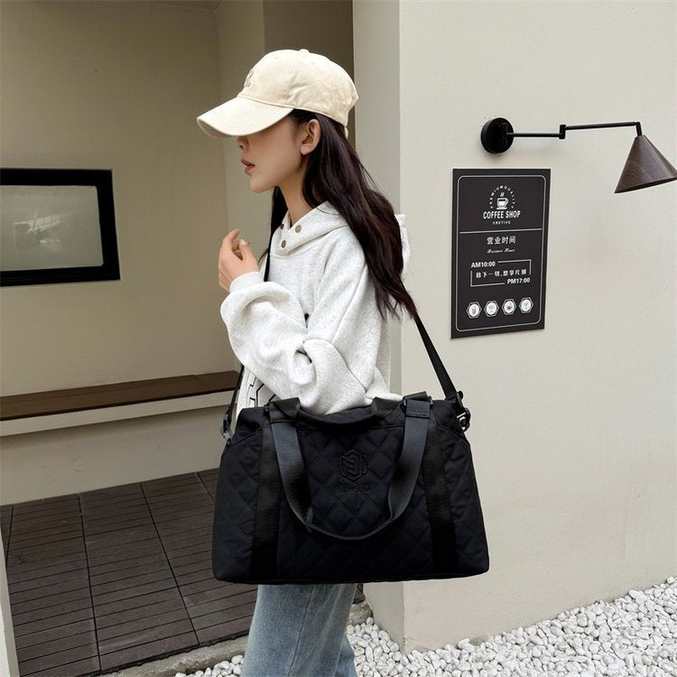 Large-capacity portable travel bag