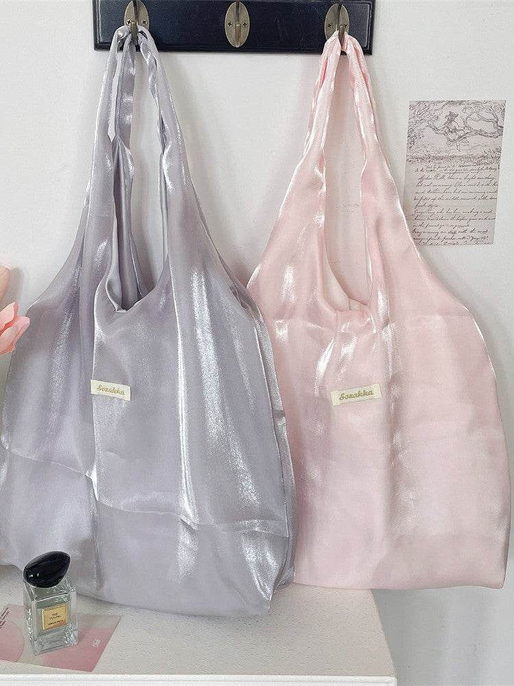 Large-capacity shoulder bag