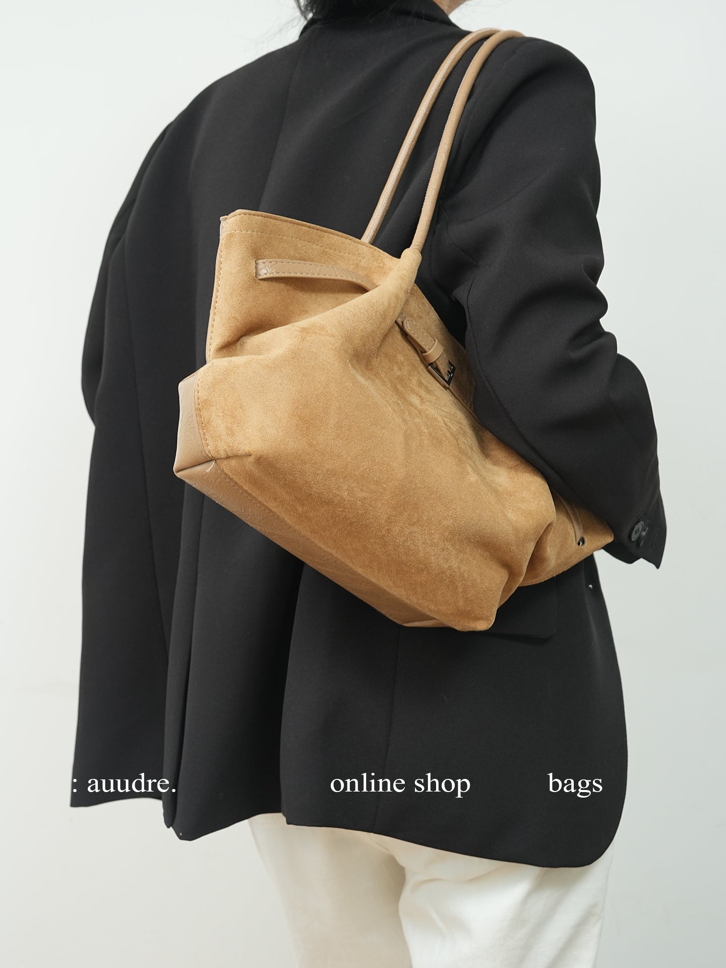 Large-Capacity Shoulder Bag