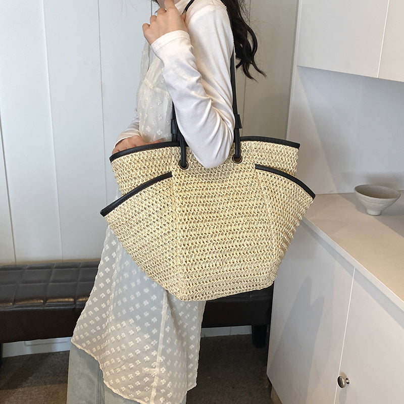 Large capacity straw bag for women