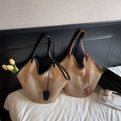 Large-capacity straw bag
