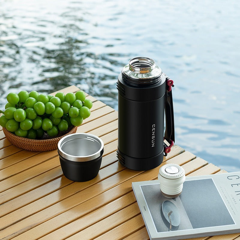 Large-capacity thermos bottle