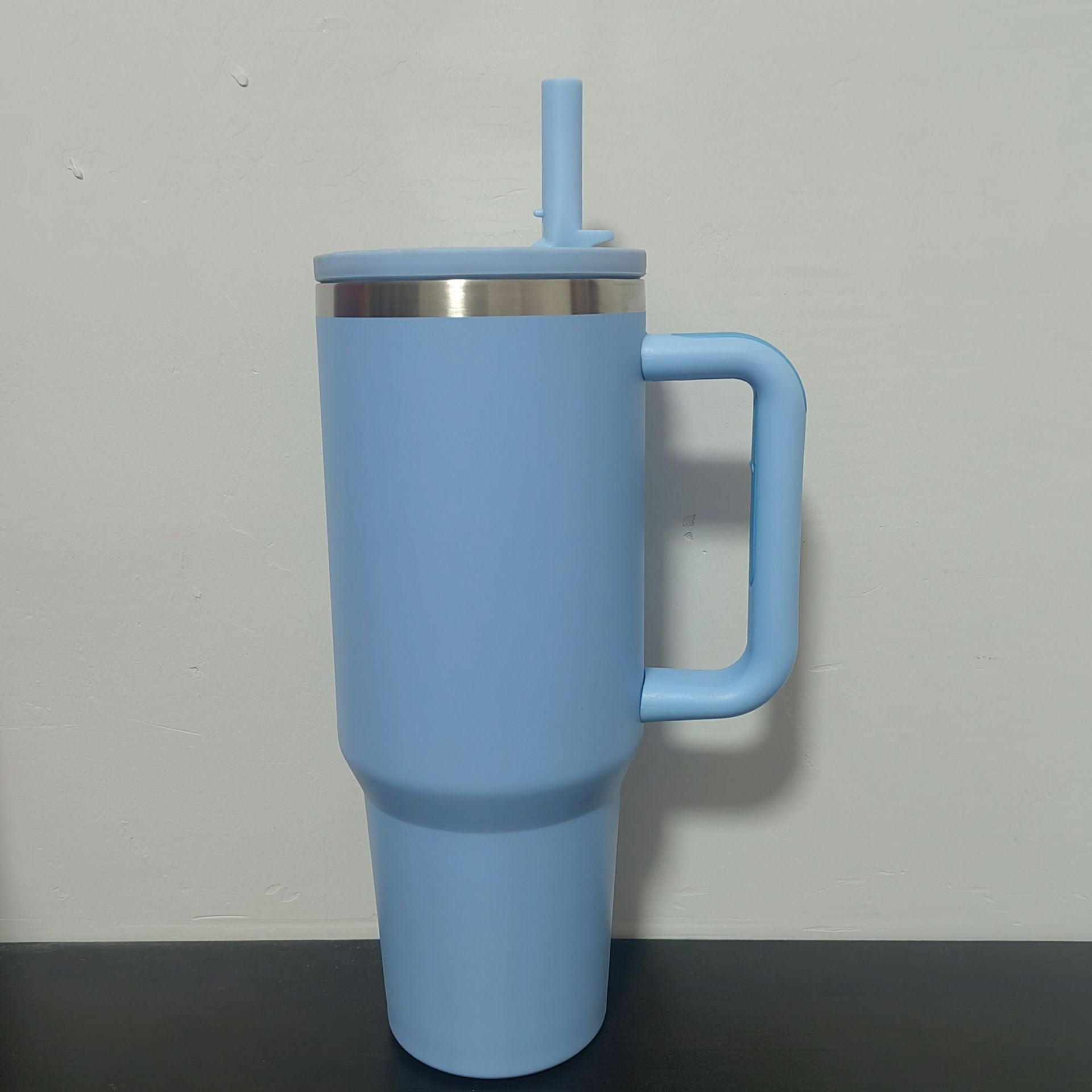 Large-capacity thermos mug