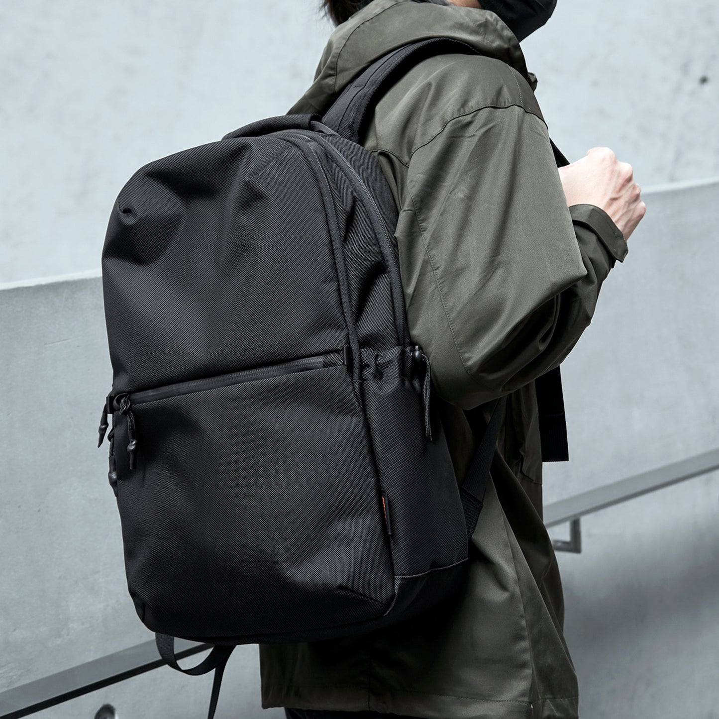 Large-capacity travel bag