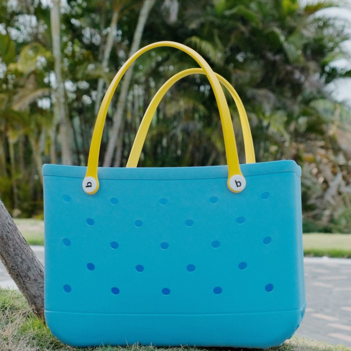 Large-capacity waterproof pouch