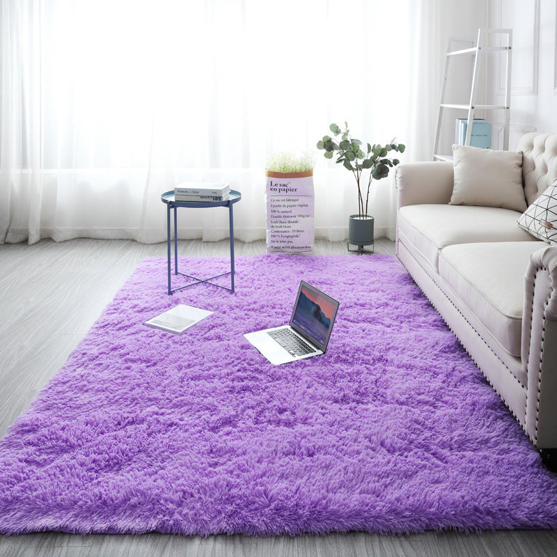 Large-sized carpet in the living room
