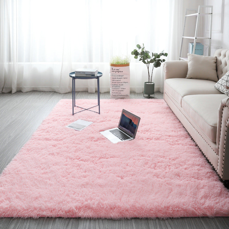 Large-sized carpet in the living room