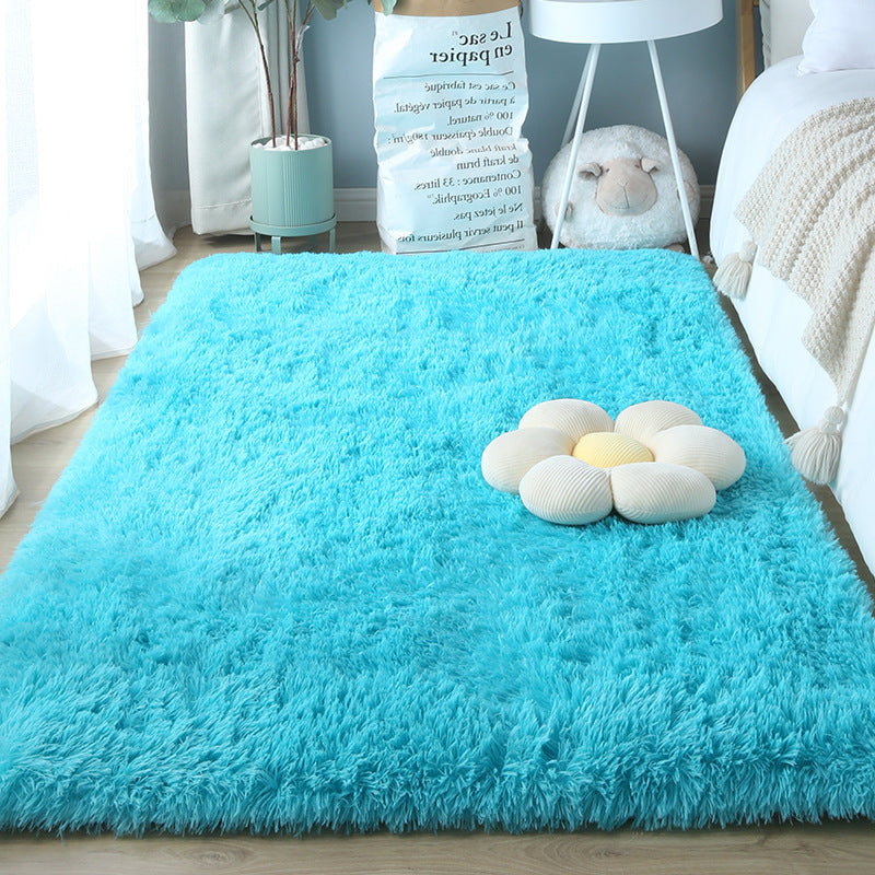 Large-sized carpet in the living room