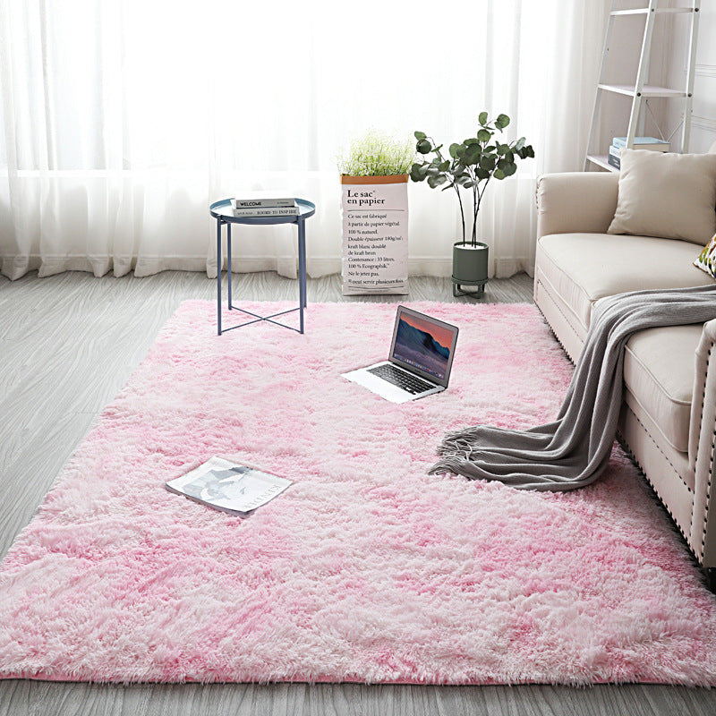Large-sized carpet in the living room