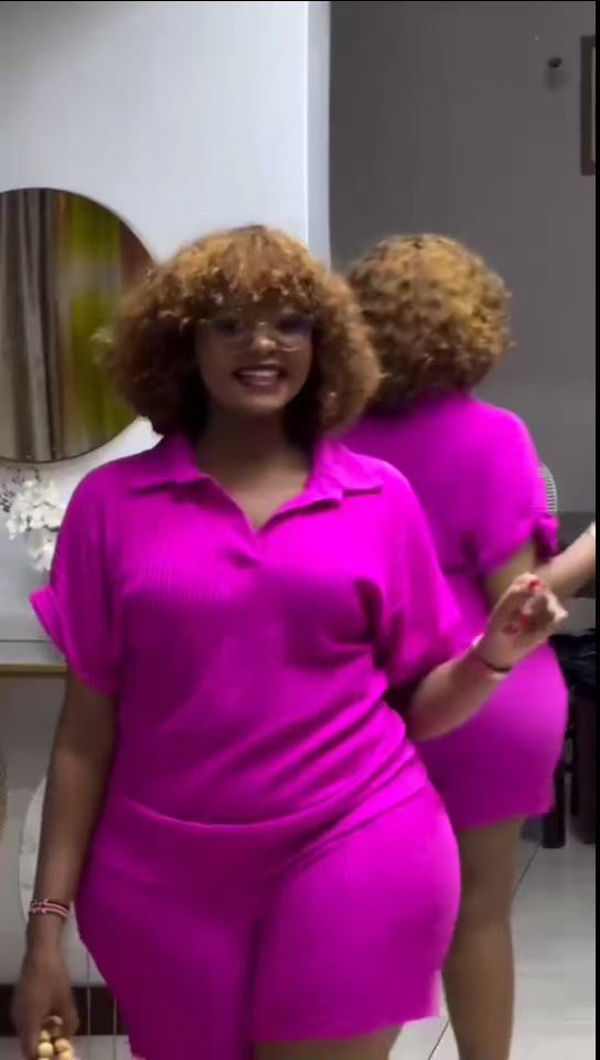 Large-sized, fashionable and casual solid-color short-sleeved shirts