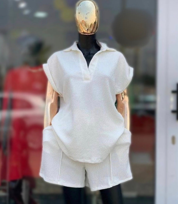 Large-sized, fashionable and casual solid-color short-sleeved shirts