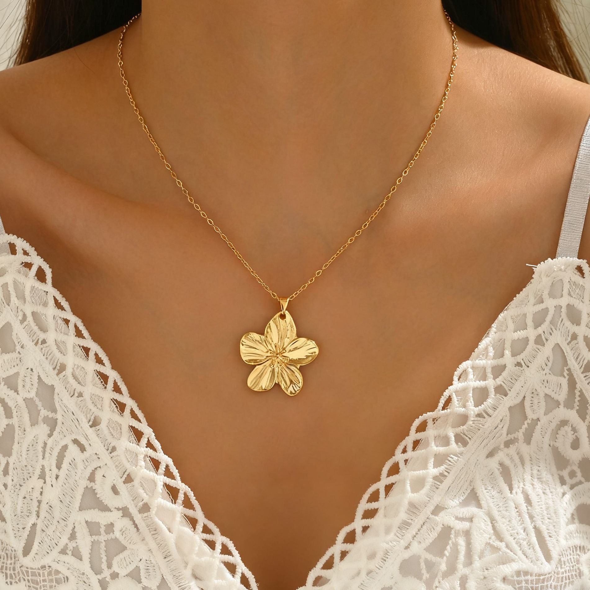 Layered Circular Pendant Necklace