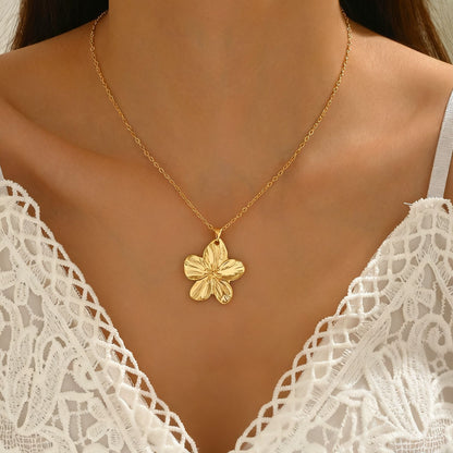 Layered Circular Pendant Necklace