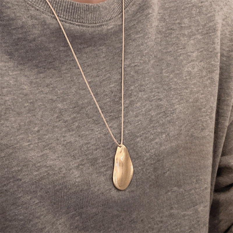 Leaf pendant necklace