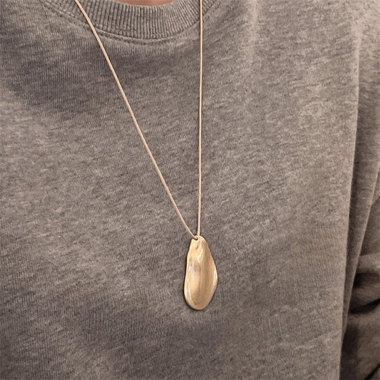 Leaf pendant necklace