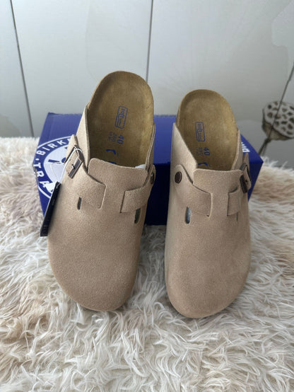 Leather-covered head-shaped slippers