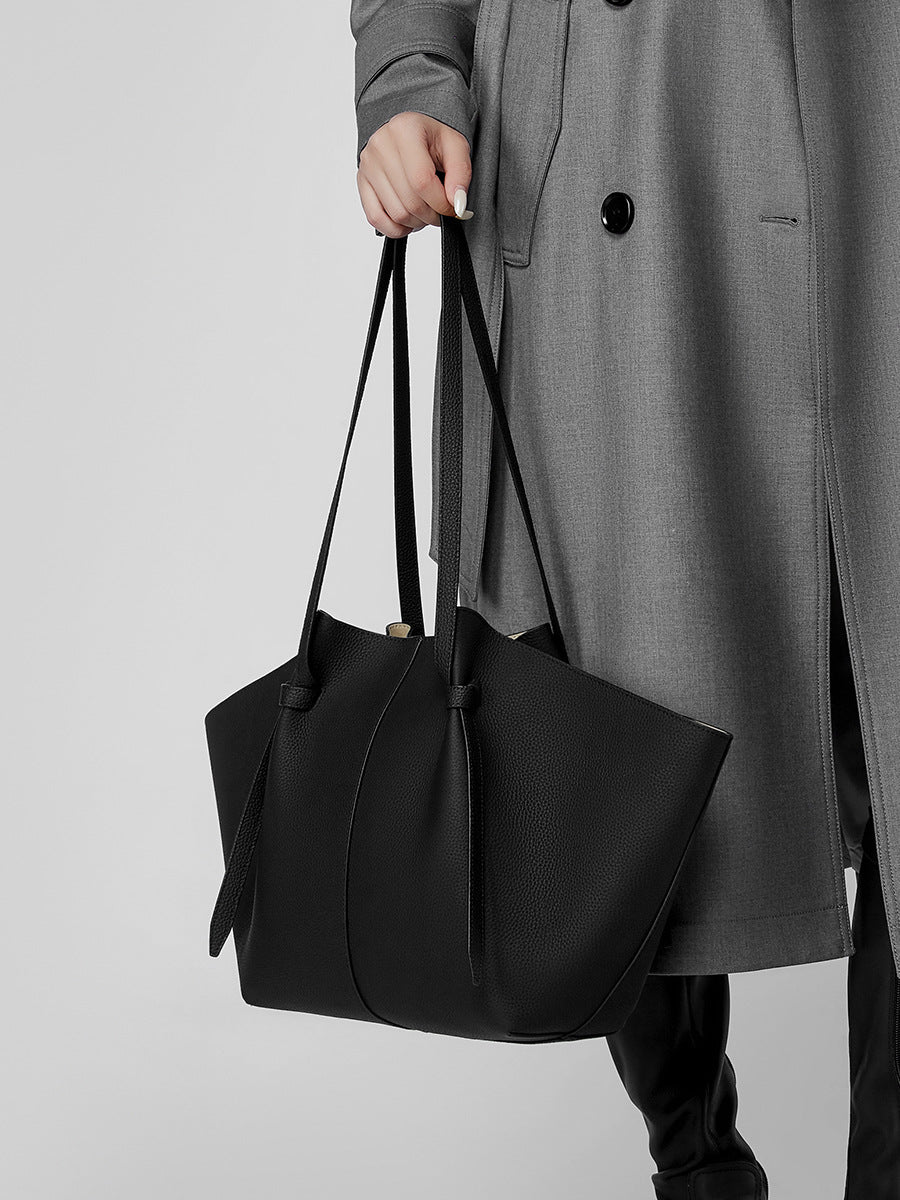 Leather large-capacity tote bag