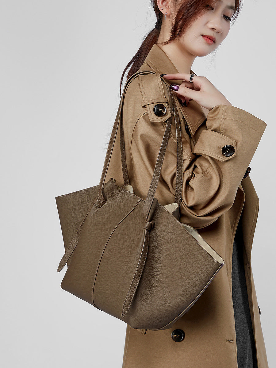 Leather large-capacity tote bag