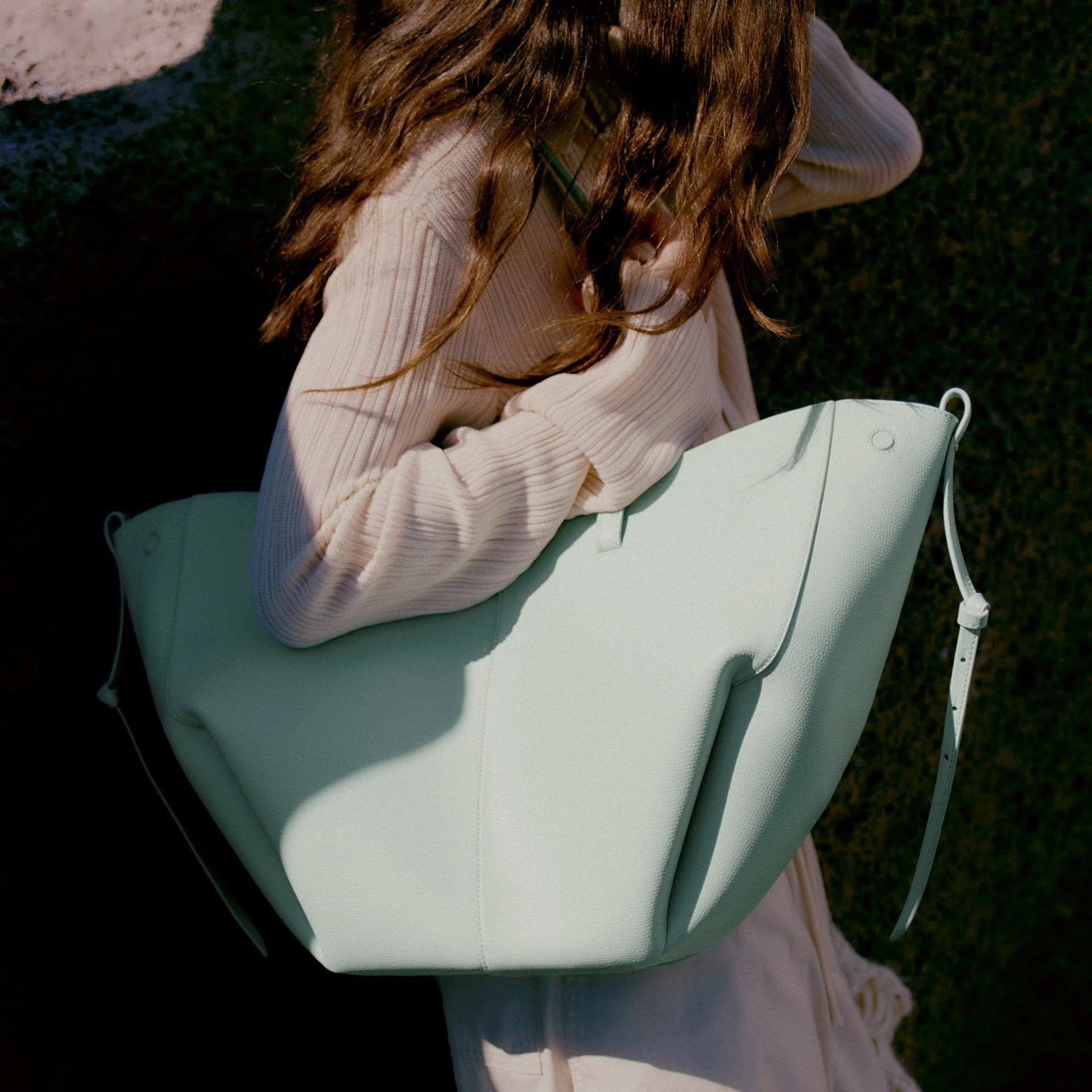 Leather large-capacity tote bag