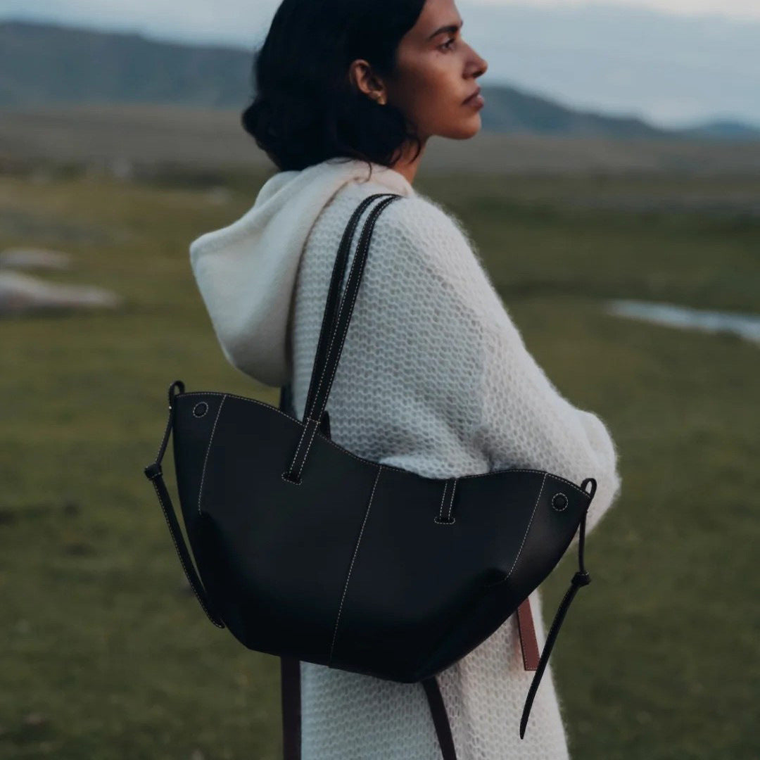 Leather large-capacity tote bag