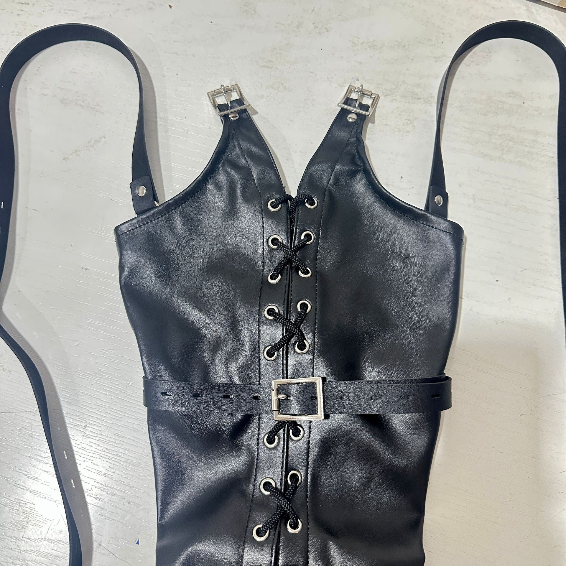 leather restraint