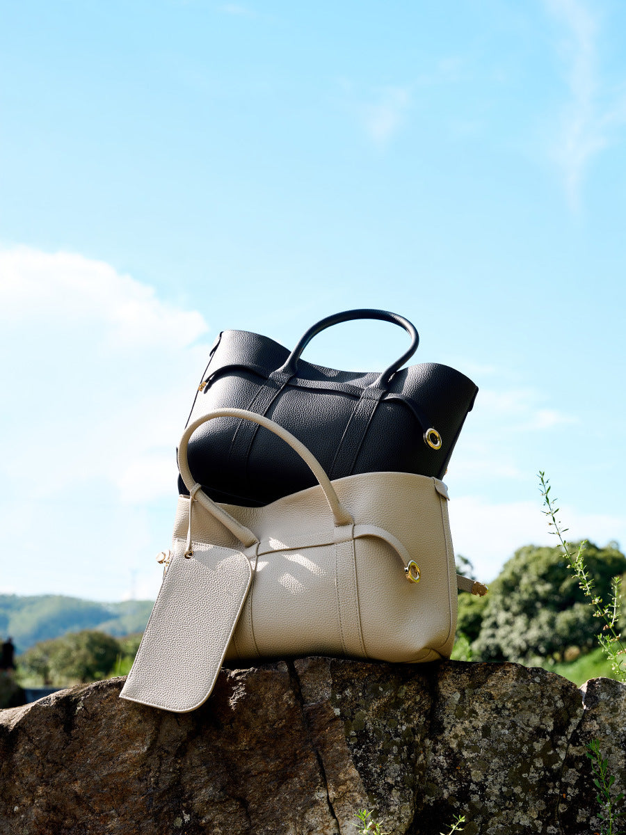 Leather three-dimensional tote bag