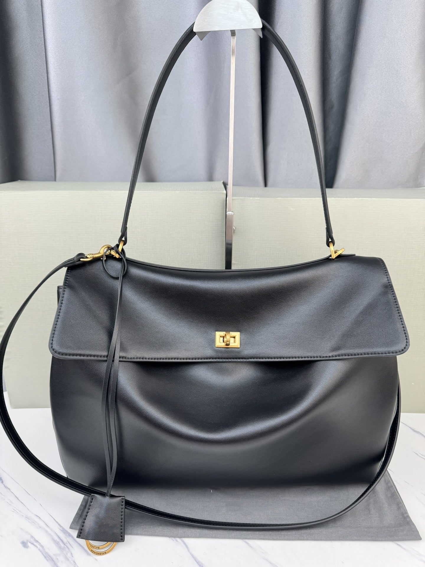 Leather tote bag