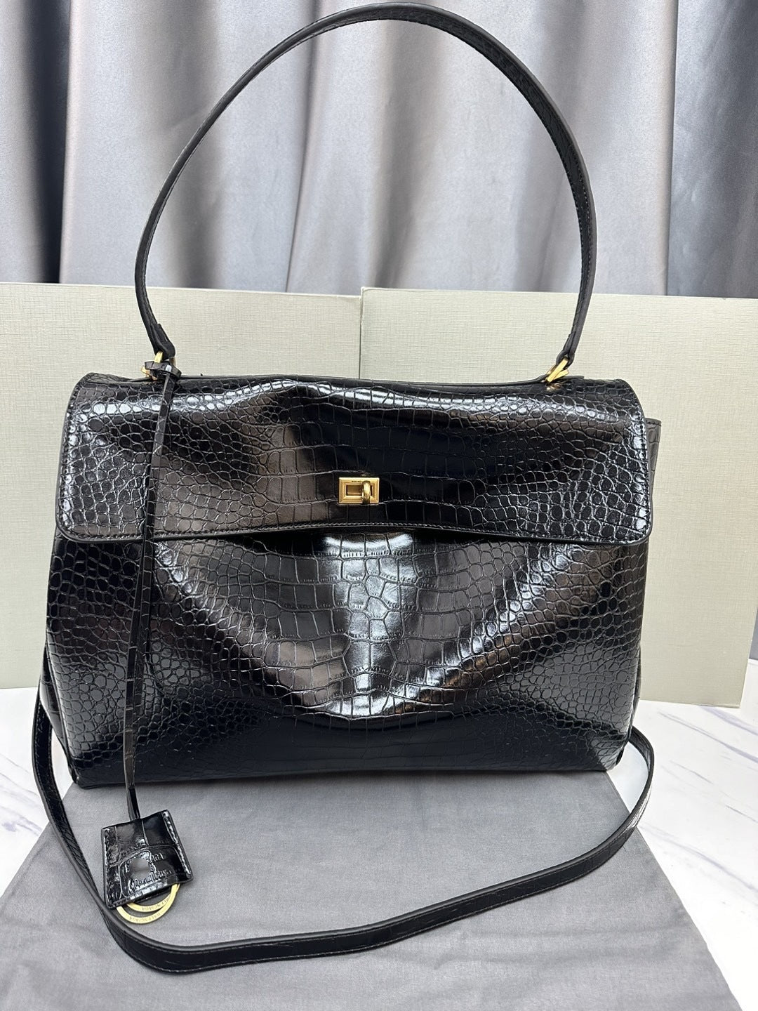 Leather tote bag