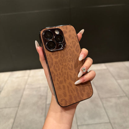 Leopard-print phone case