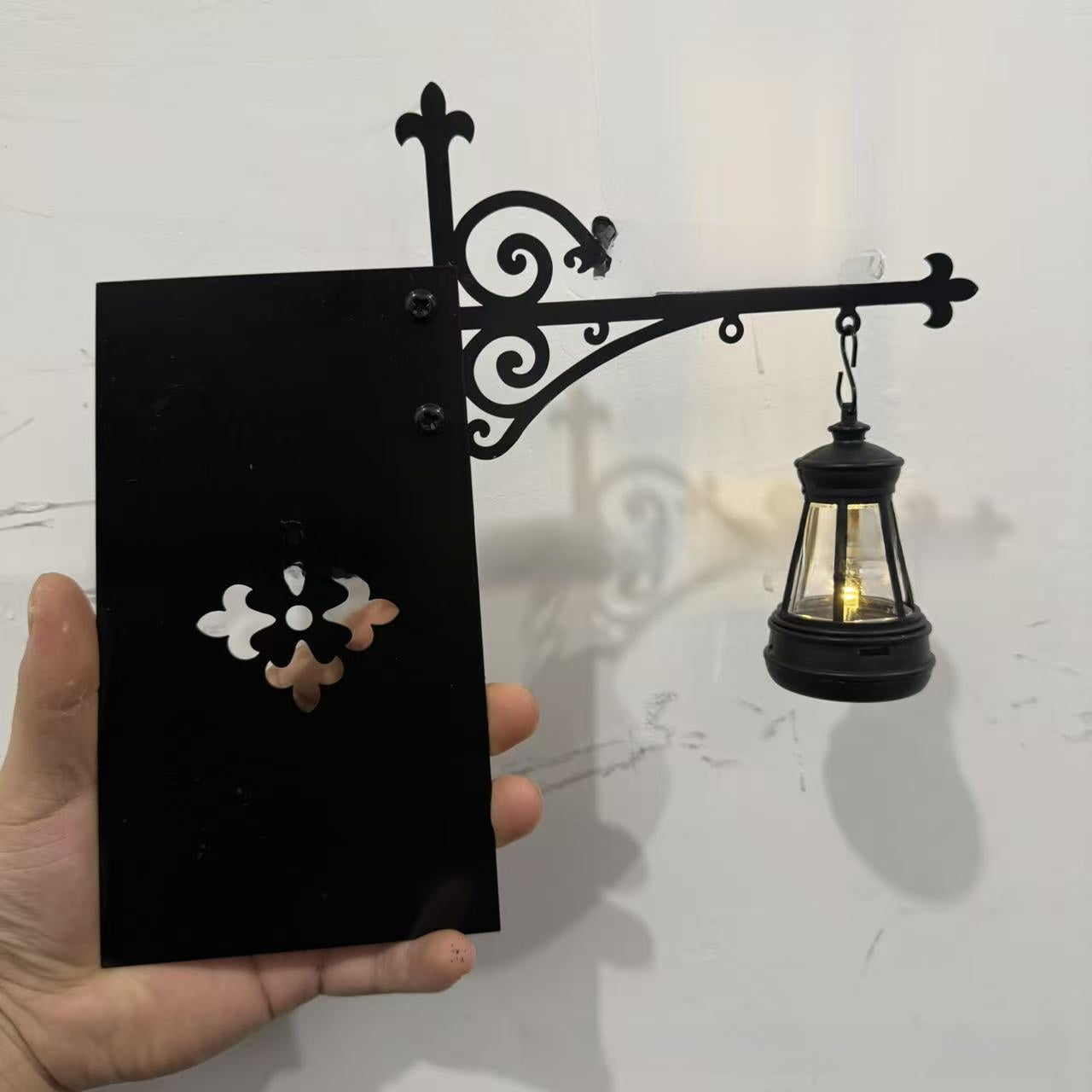 Library bookshelf lighting fixture