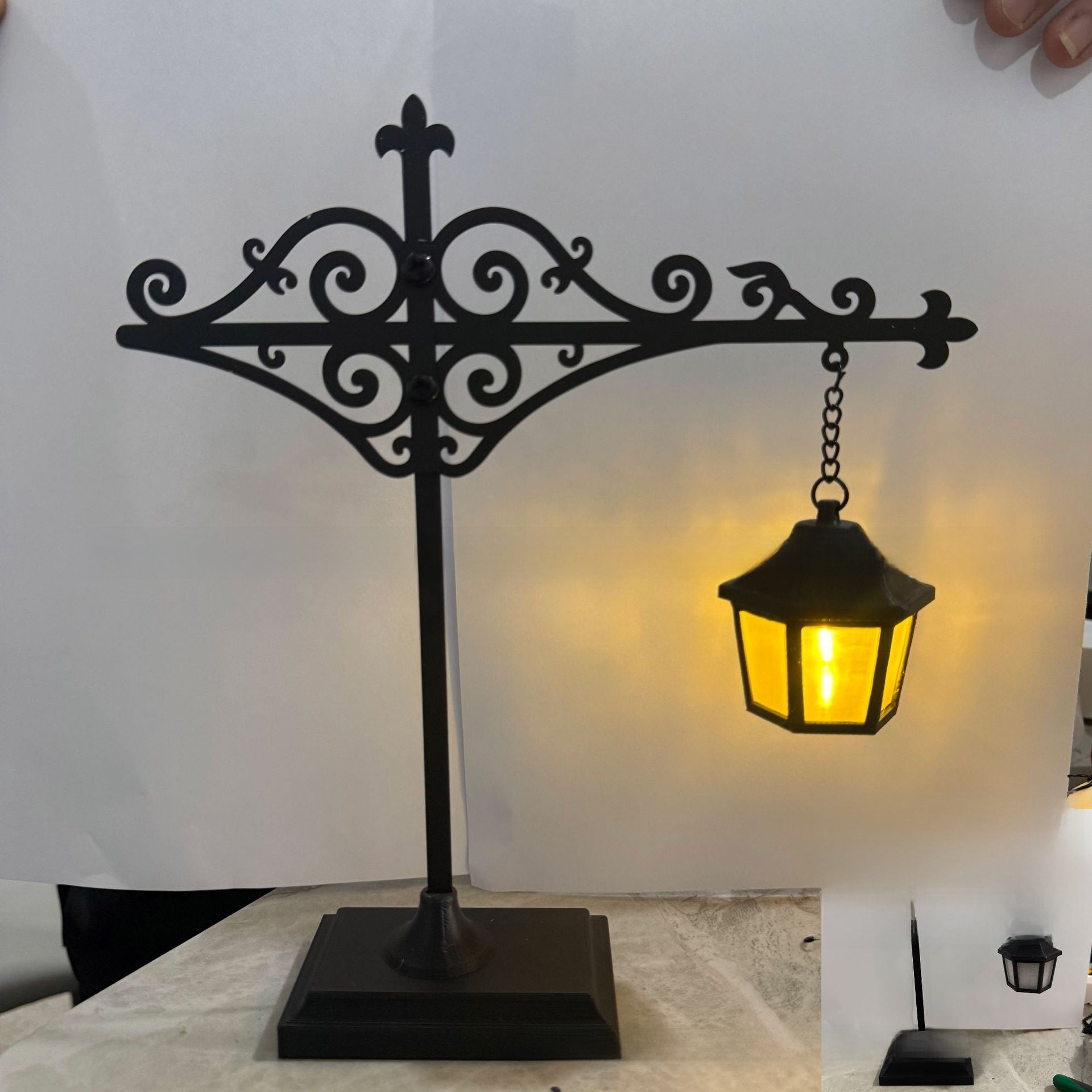 Library bookshelf lighting fixture