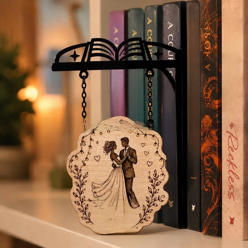 Library bookshelf lighting fixture