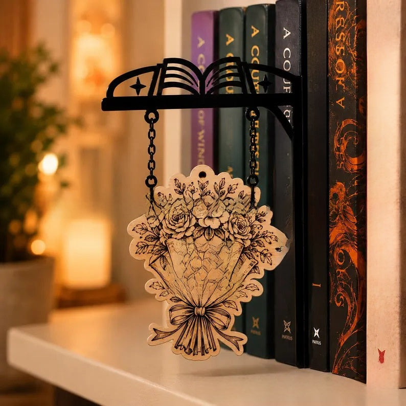 Library bookshelf lighting fixture
